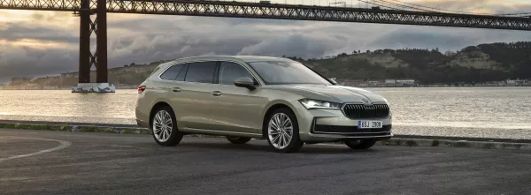 Nouvelle_Skoda_Superb_Combi_9.jpg